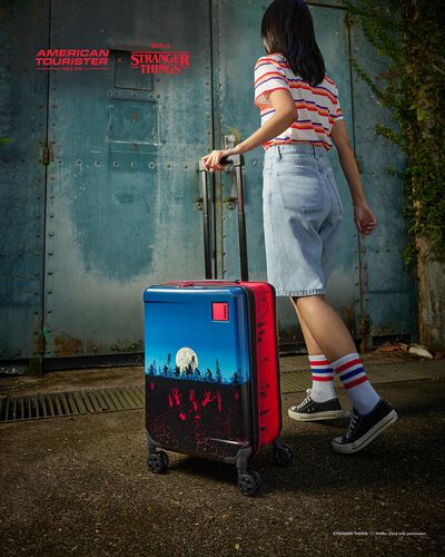 STRANGER THINGS PACKING CUBE WITH EXPANDER  lifestyle | American Tourister